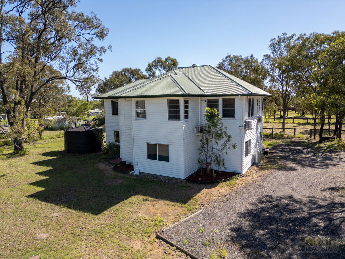 8 Fielding Road College View QLD 4343