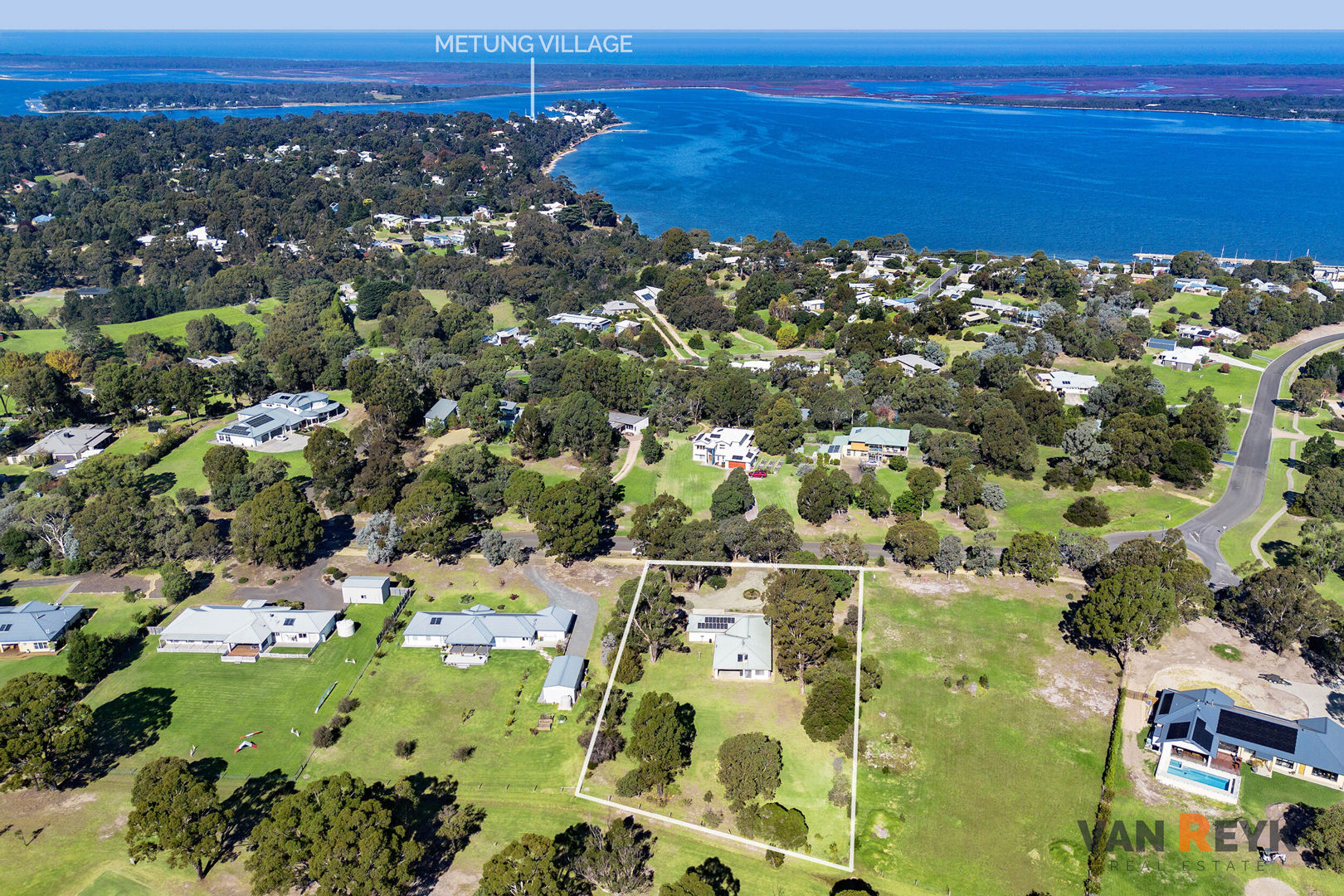 60 Kings Cove Boulevard Metung VIC 3904