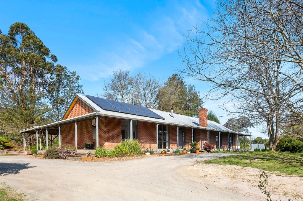105 & 105A Parkinsons Road Launching Place VIC 3139