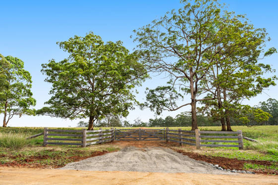  Jonas Road Mount Luke QLD 4352