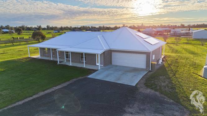 202 Riverside Drive Narrabri NSW 2390