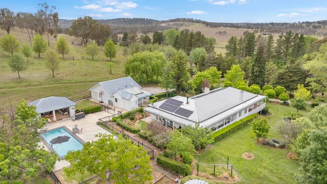 "Araluen"  New England Highway Armidale NSW 2350