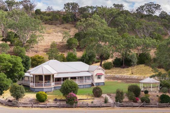 "Hi-View"  Hudson Road Felton QLD 4358