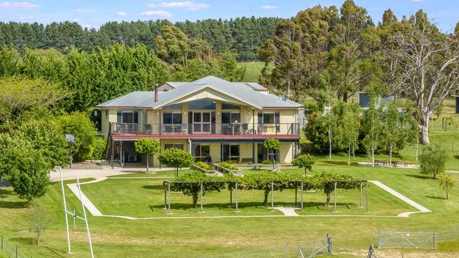 100 Lucks Lane Blayney NSW 2799