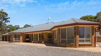 Farm Property for Sale - 7 William Gilbert Avenue Cockatoo Valley SA 5351