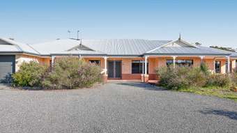 Farm Property for Sale - 32 Oban Loop Bedfordale WA 6112