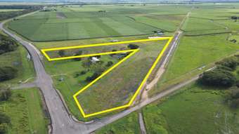 Farm Property for Sale - 3 Bruce Highway Helens Hill QLD 4850